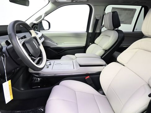 New 2026 Lincoln Navigator Reserve AWD/4WD image 13