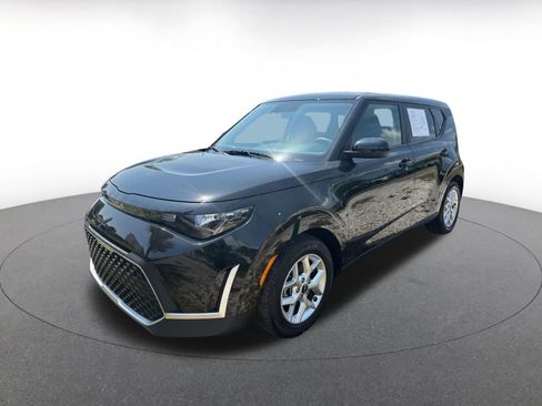 Used 2025 Kia Soul LX w/ LX Technology Package image 4
