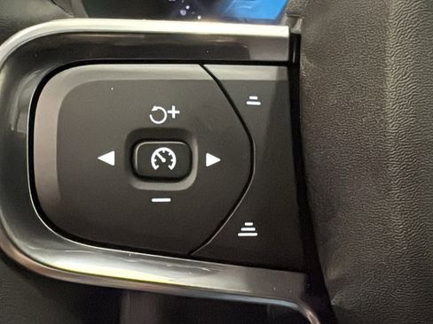 Used 2026 Volvo XC40 B4 Plus w/ Climate Package image 13