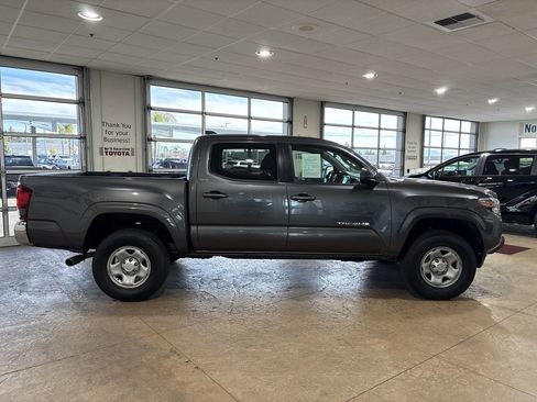 Certified 2021 Toyota Tacoma SR5 image 3