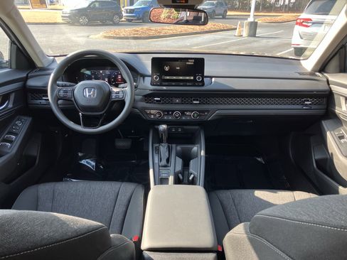 Used 2025 Honda Accord SE image 31