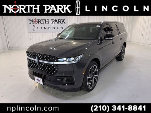 New 2026 Lincoln Navigator L Black Label AWD/4WD image 1