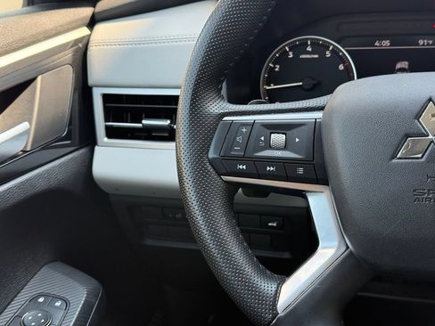 Used 2025 Mitsubishi Outlander SE AWD/4WD image 9