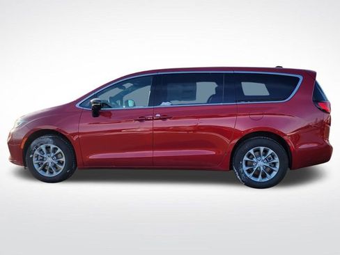 New 2026 Chrysler Pacifica Select image 2
