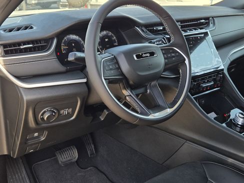 New 2025 Jeep Grand Cherokee L Altitude image 15