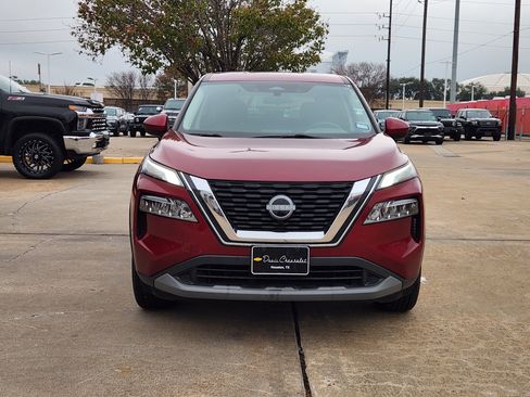 Used 2023 Nissan Rogue SV image 3