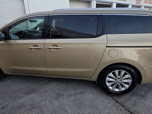 Used 2018 Kia Sedona EX FWD image 11