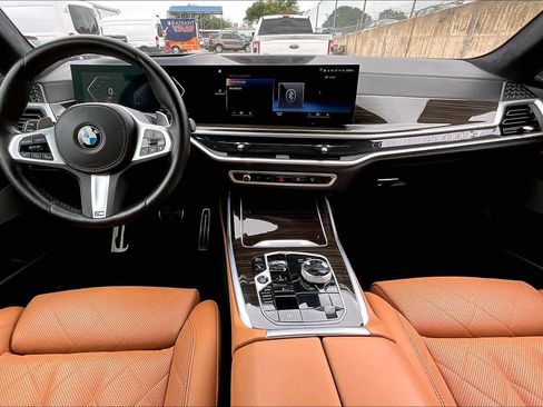 Used 2023 BMW X7 xDrive40i w/ Executive Package AWD/4WD image 17