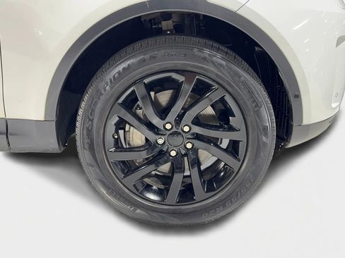 Used 2019 Land Rover Discovery HSE image 30