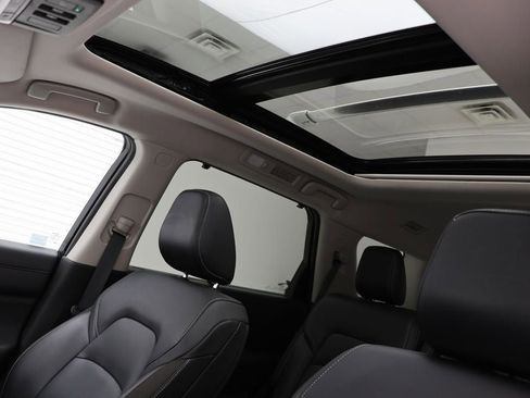 Used 2024 Nissan Pathfinder SL w/ SL Premium Package image 19