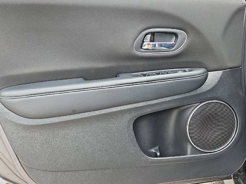 Used 2018 Honda HR-V EX image 12
