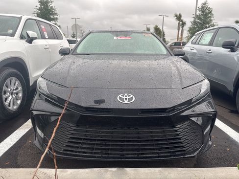 Used 2025 Toyota Camry LE w/ Convenience Package image 2