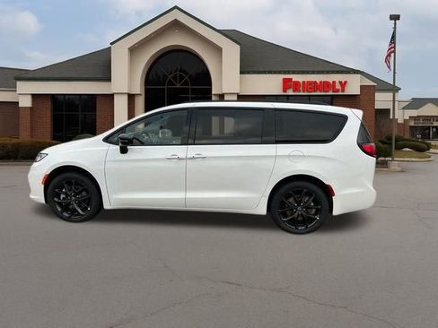 New 2026 Chrysler Pacifica Select image 6