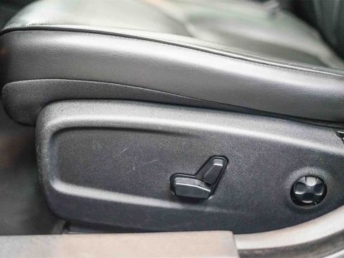 Used 2019 Chrysler 300 Limited image 21