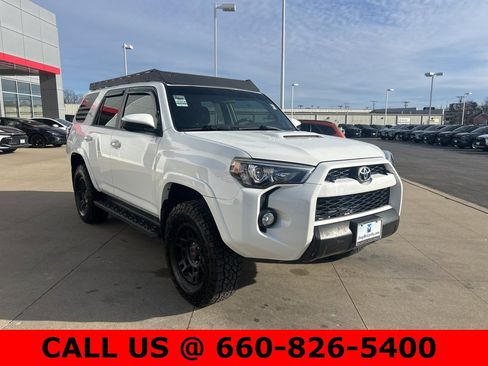 Used 2018 Toyota 4Runner TRD Off-Road image 3