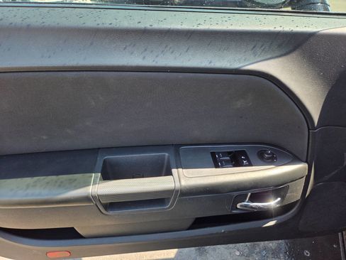 Used 2013 Dodge Challenger R/T image 8