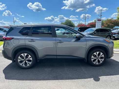 Used 2023 Nissan Rogue SV AWD/4WD image 2