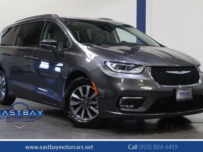 Used 2021 Chrysler Pacifica Touring-L