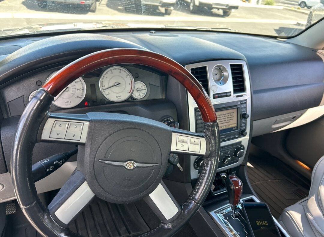 Used 2006 Chrysler 300 C w/ Navigation & Sound Group II RWD image 13