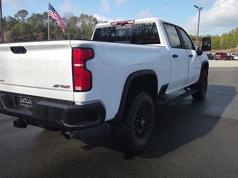 Used 2025 Chevrolet Silverado 2500 ZR2 w/ Technology Package image 13