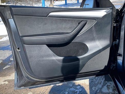 Used 2024 Tesla Model Y Performance image 22