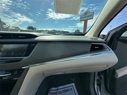 Used 2018 Cadillac XT5 Luxury image 16