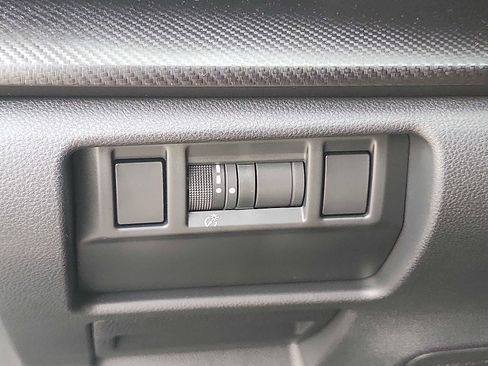 Used 2025 Subaru Crosstrek 2.0i Premium image 24