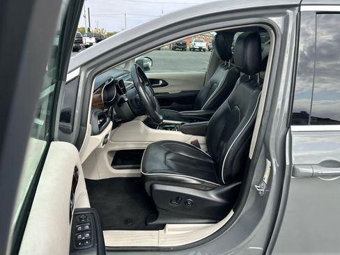 Used 2022 Chrysler Pacifica Limited image 29