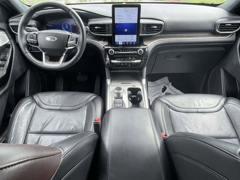Certified 2023 Ford Explorer Platinum w/ Technology Package AWD/4WD image 11