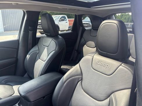 Used 2021 Jeep Cherokee Limited w/ Elite Package AWD/4WD image 27