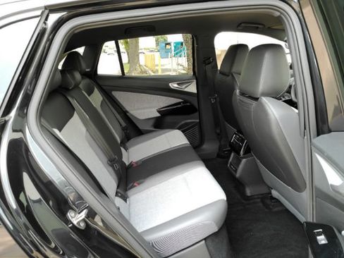 Used 2023 Volkswagen ID.4 Pro RWD image 24