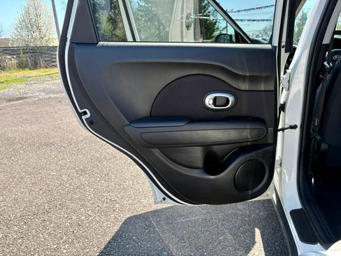 Used 2015 Kia Soul image 9
