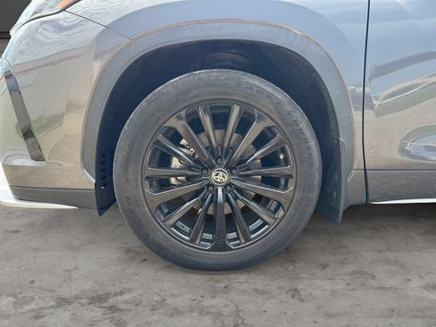 Used 2023 Toyota Highlander XSE AWD/4WD image 9