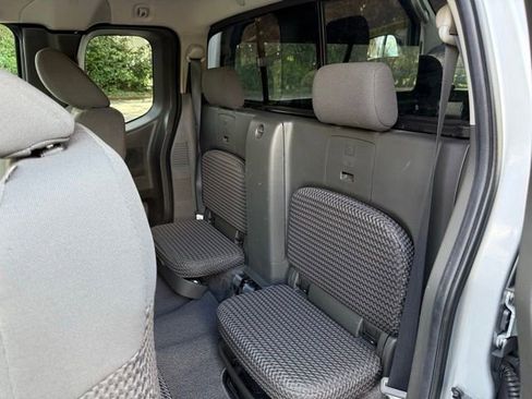 Used 2015 Nissan Frontier SV image 21