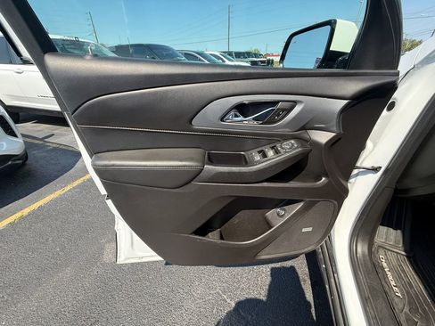 Used 2018 Chevrolet Traverse LT image 11