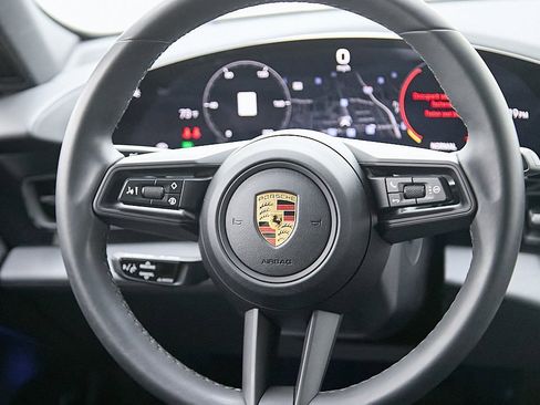 Used 2022 Porsche Taycan image 43