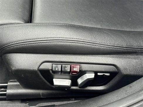 Used 2017 BMW 330i Sedan image 18
