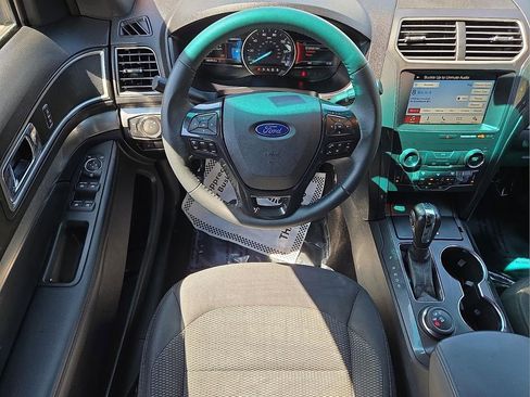 Used 2019 Ford Explorer XLT w/ Equipment Group 201A AWD/4WD image 11