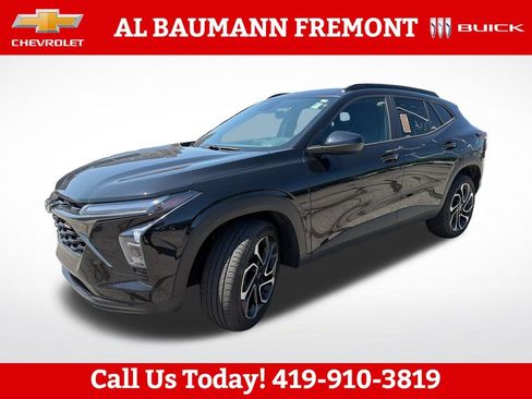 Used 2025 Chevrolet Trax RS w/ Driver Confidence Package FWD image 2
