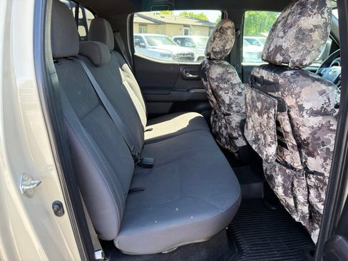 Used 2019 Toyota Tacoma TRD Off-Road AWD/4WD image 27