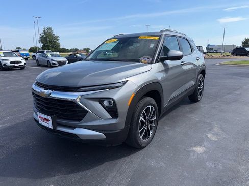 Used 2025 Chevrolet TrailBlazer LT AWD/4WD image 5