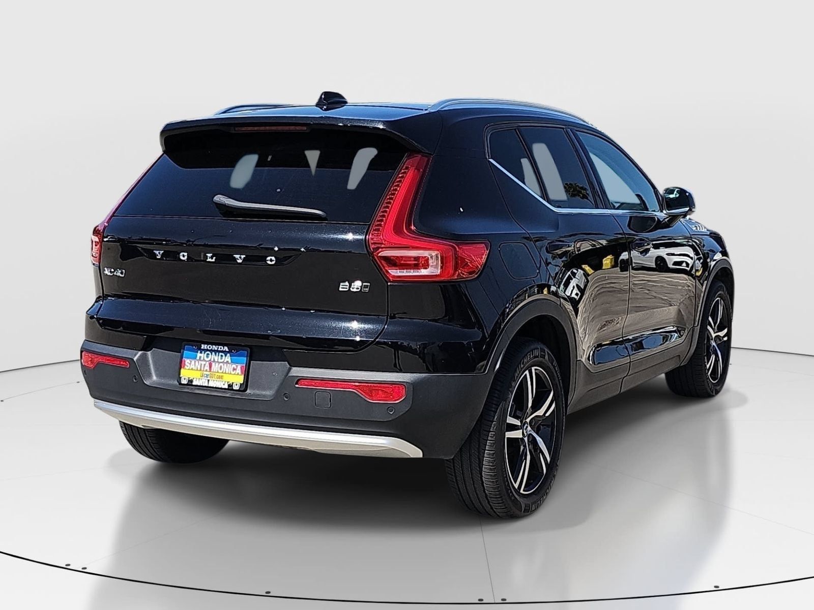 Used 2024 Volvo XC40 B5 Core AWD/4WD image 5