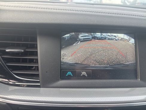 Used 2018 Buick Regal Preferred image 22