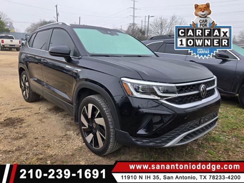 Used 2024 Volkswagen Taos SEL image 1