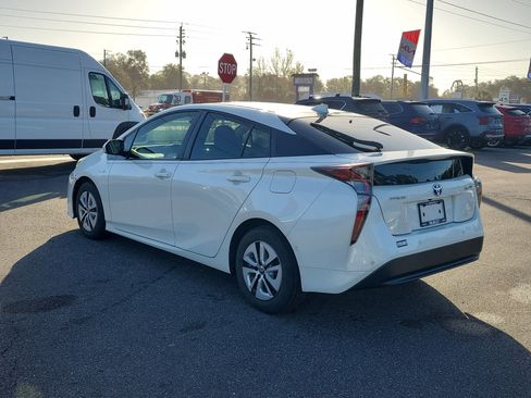 Used 2018 Toyota Prius Four image 4