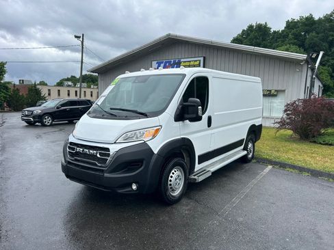 Used 2025 RAM ProMaster 2500 w/ U-Haul Equipment Group FWD image 2