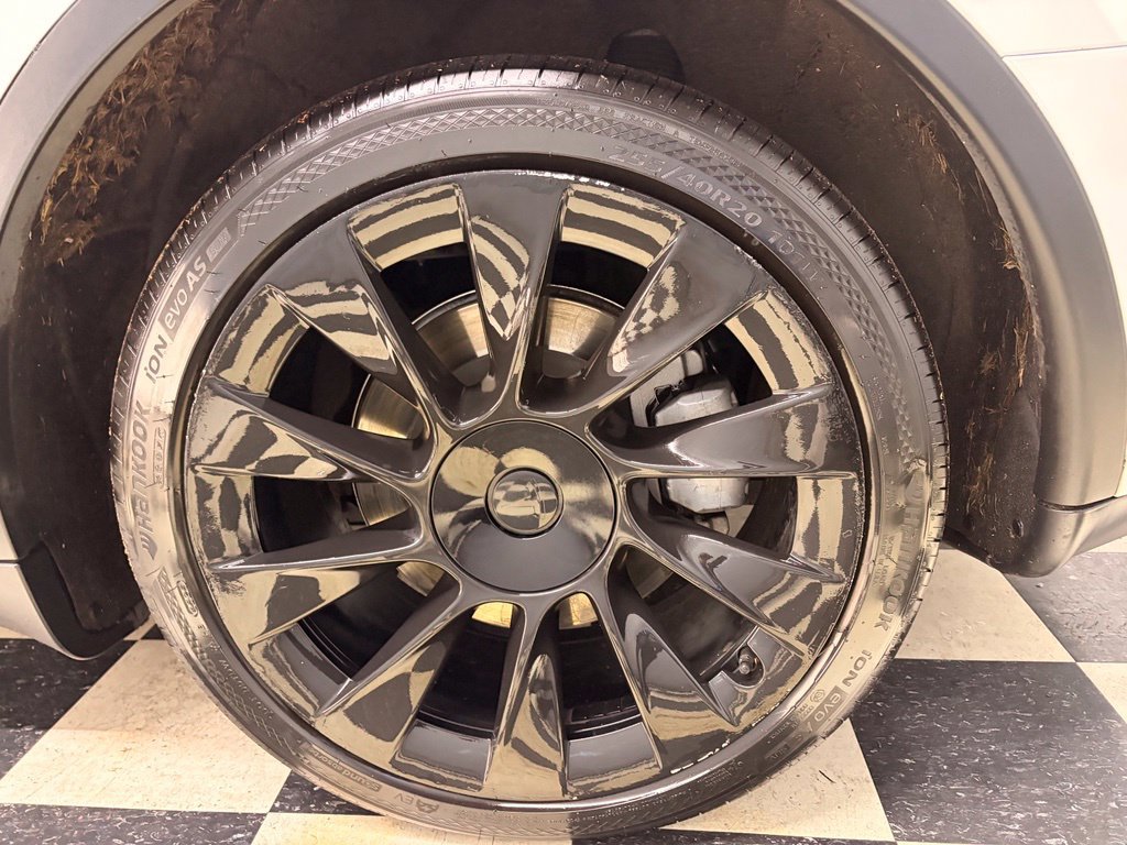 Used 2022 Tesla Model Y Long Range AWD/4WD image 20