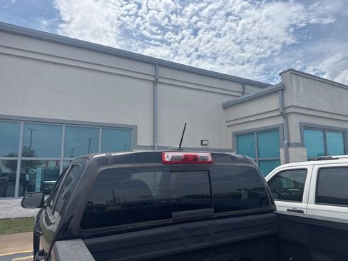 Used 2017 GMC Canyon SLE w/ SLE Convenience Package RWD image 7