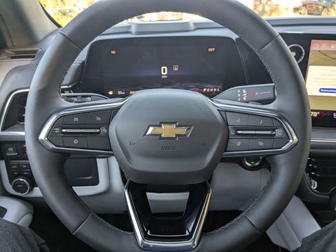 New 2025 Chevrolet Suburban Premier image 33