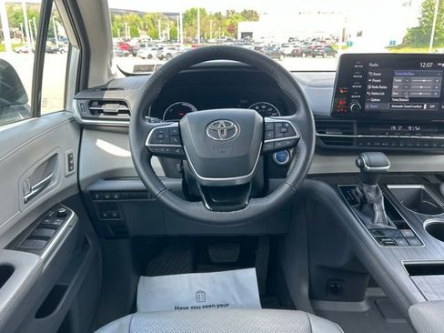 Certified 2021 Toyota Sienna Limited AWD/4WD image 15